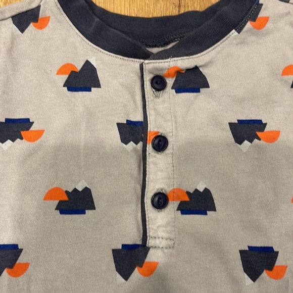 Tea Collection Mountain Print Longsleeved Henley Top - Size 8 - Picture 4 of 5